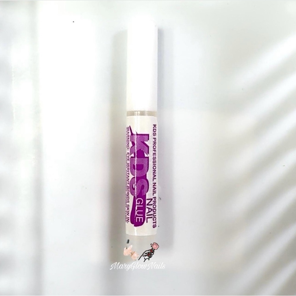 Strong glue for your press on nails fake nails up to 3 weeks wear